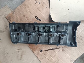 Víko ventilů jeep 2.7 crd - 2