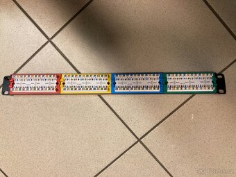 Patch Panel (1U, 24 CAT5e RJ45 portů při 45 stupních) - 2
