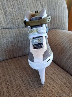 ZNAČKOVÉ BRUSLE SPORTS DELUXE, TÉMĔŘ JAKO NOVÉ - 2