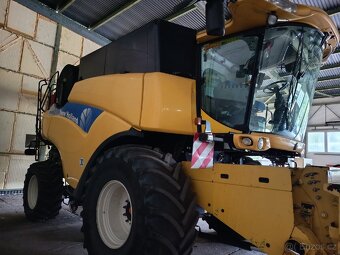 New Holland CR9080 Elevation - 2