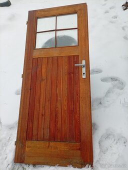 Dřevěné dveře, okno oboustranné - 2