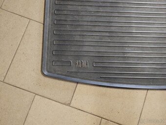 Škoda Fabia Combi - Originální gumová podložka - 2