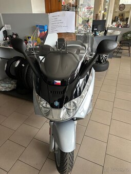 Skútr Piaggio X8 - 2