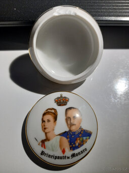 Porcelánová lékovka z Monaka - 2