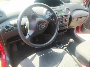 TOYOTA YARIS 1,0 (3300) - 2