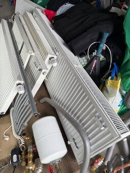 prodám radiatory s termohlavicí plus otopné žebříky - 2