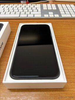 Apple iPhone 11 - 64GB Černý - baterie 98% - 2