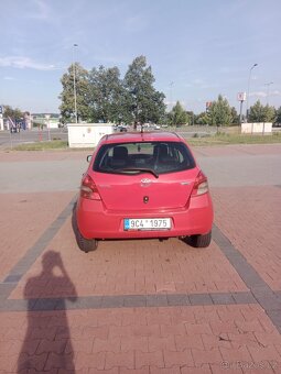 Toyota Yaris 1.3 VVT-i 64kW, benzín, 5dveří - 2