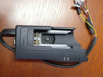 Motorola GP - vozidlový adaptér - 2