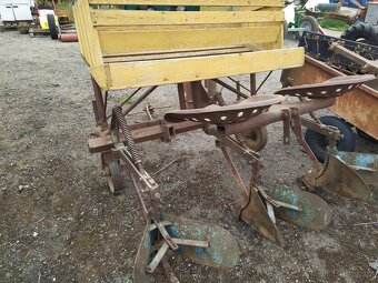 Dvouřádkový ruční sazeč brambor tovární, v provozu - 2