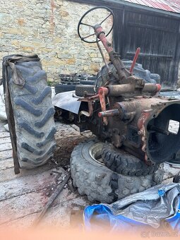 Prodám zadek bez hydrauliky zetor super 35 s koly - 2