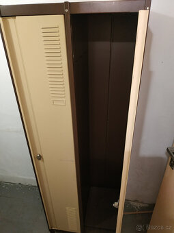 Plechová šatní skříň - 2
