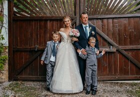 Prodám svatební šaty cena dohodou - 2