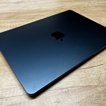 MacBook Air 13" 2022 M2 / 8GB / 516GB / Midnight - 2