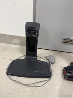 Vysavač tyčový Electrolux EERC72EB - 2