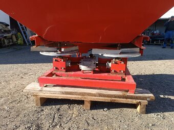 Rozmetadlo průmyslových hnojiv JAR-MET - 2