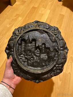 Nástěnný talíř s plastikou - 2