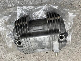 CB400N - kryty motoru a víko - 2