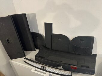 Audi A4 B7 Avant interiér kufru - 2