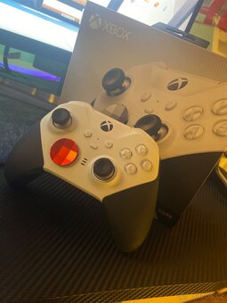 Xbox series X 1tb + xbox elite 2 controller - 2