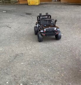 Dětské elektrické autíčko černé - 2