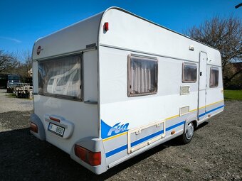 REZERVACE Karavan Burstner Fun 495 - podélné postele - 2