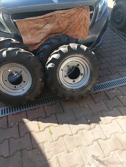 Šipova kola 165/80 13 tel 602 148 850 - 2