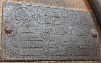 Prodám elektromotor patrový 5.5kw,vozíky,závaží - 2
