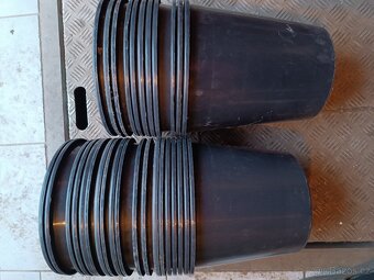 Květináče, kýble, spirálová tyč - 2