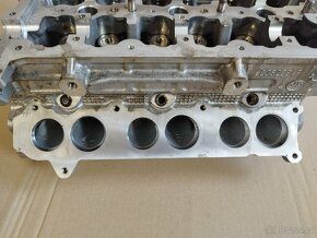 Hlava válců motoru 90352084F - 2