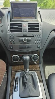 Mercedes Benz W204 C300 V6 - 2
