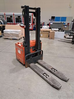 Elektrický paletový zakladač/vozík LINDE (Typ L14), Nosnost - 2