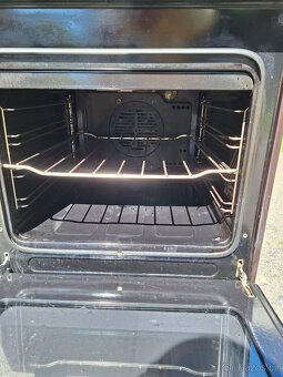 Elektrický sporák Mora na 220.v - 2