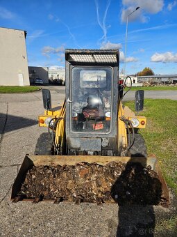 smykový nakladač UNC - 060  z provozu - 2