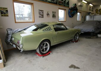 Ford Mustang Fastback - 2