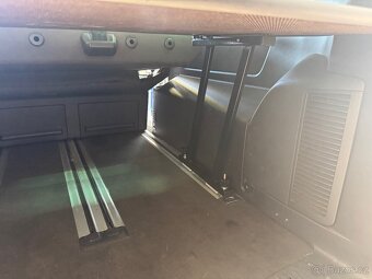 Lůžková úprava VW T5/T6 Multivan konzoly s deskou vč matrace - 2