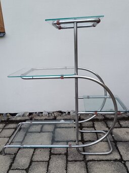 Funkcionalistický stojan na květiny - 2