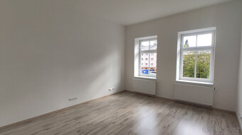 Pronajmu byt 2+1 velikosti 55 m2 v centru Trutnova - 2