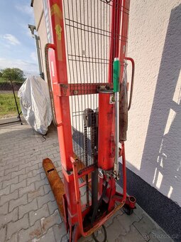 Vysokozdvižný vozík s ručním i nožním rychlozdvihem - 2