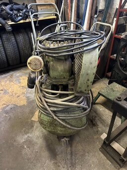 Stary kompresor typ 691 OPS - 2