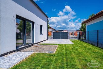 Prodej rodinný dům 4+kk, na pozemku 248 m2, Chrášťany, Český - 2