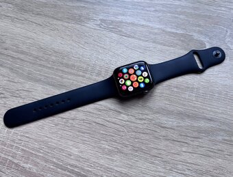 Apple Watch SE 44mm GPS Temně inkoustová- pěkný stav. - 2
