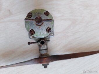 Detonační modelářský motorek - 2