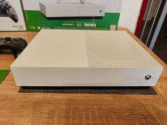 Xbox One S All Digital Edition 1TB - 2