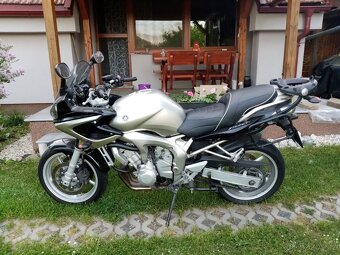 YAMAHA FAZER 600 - 2