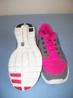 Sportovní obuv dětská NIKE FREE 5.0- č. 38,5 (nebarvící - 2