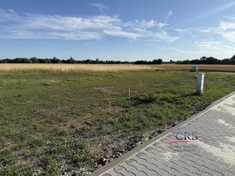 St. pozemek 972 m2, kompletně zasíťovaný, Sány - okr. Nymbur - 2