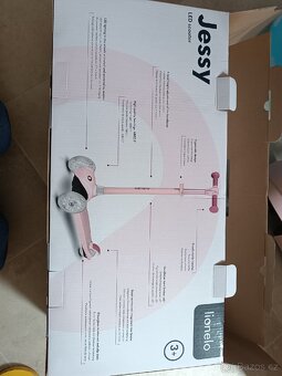 Dětská koloběžka se třemi blikajícími kolečky - 2