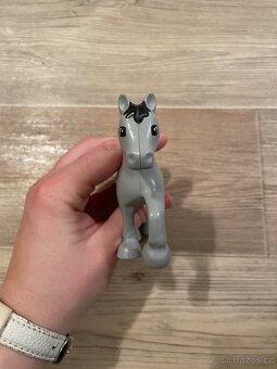 Lego Duplo šedý kůň 139J2 - 2