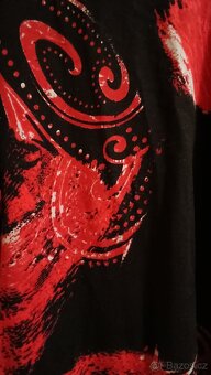 Černá halenka s červenými ornamenty vel 48/50 - 2